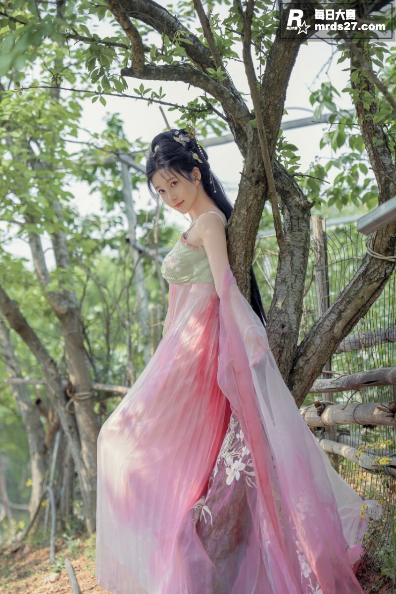 极品美乳嫩模 年年 相关图片50
