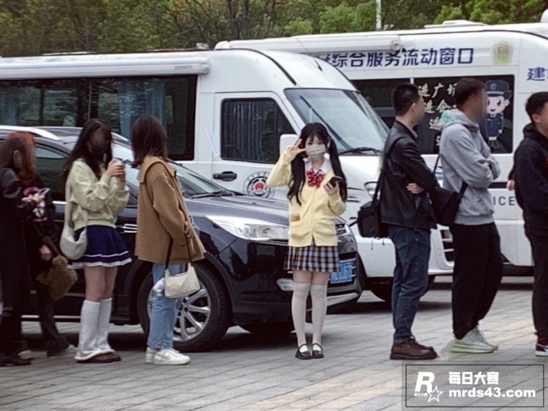 推特高颜值萝莉 小粉相关图片1