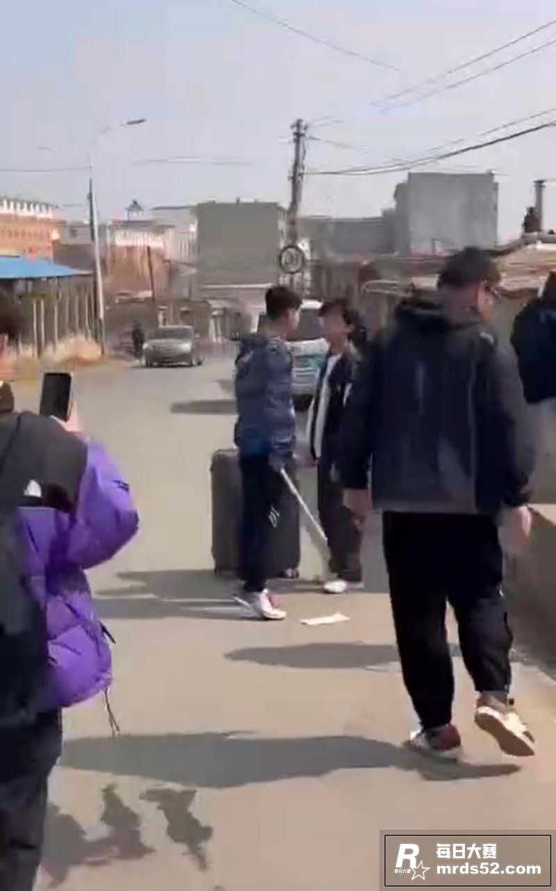 精神小伙放学后霸凌他相关图片6