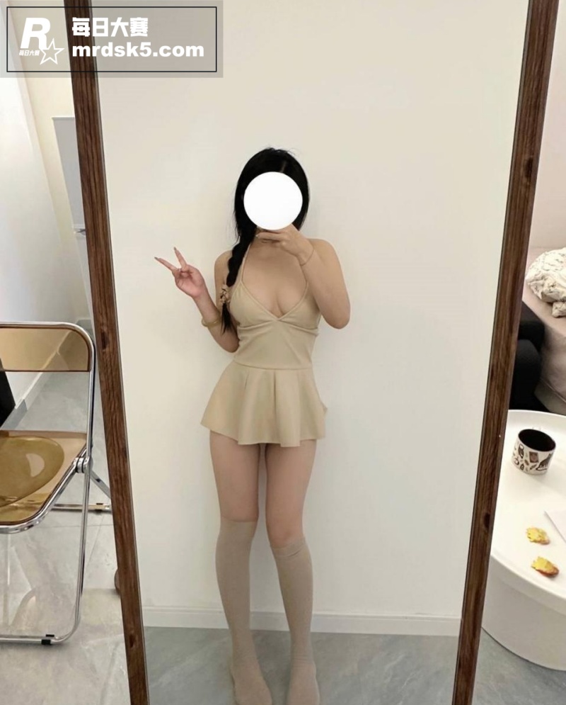 推特极品巨乳少女 粉相关图片21