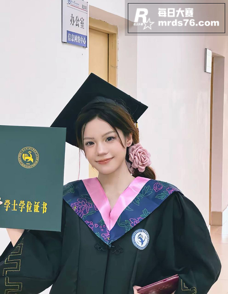广西行健文理学院 黄相关图片10