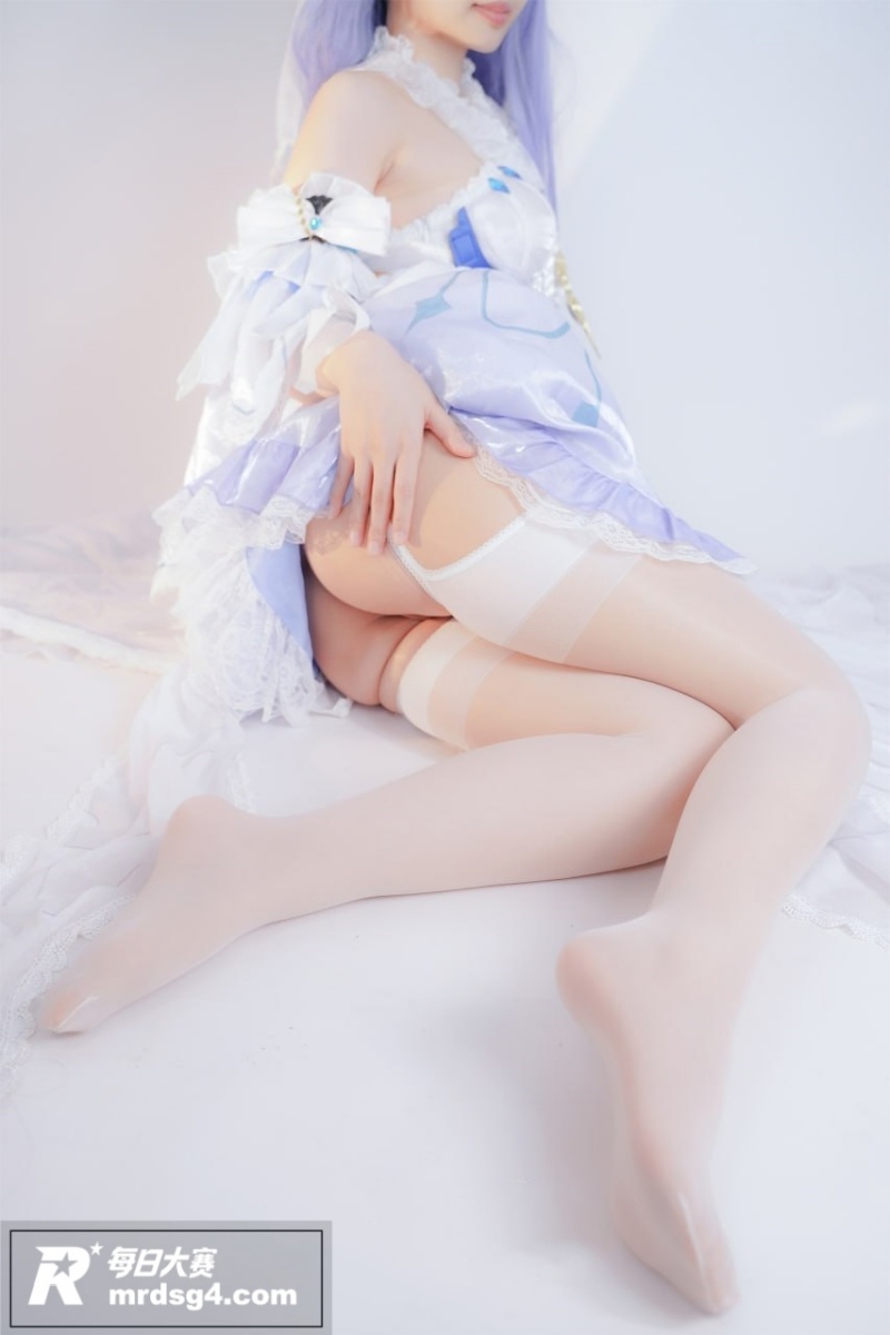 推特极品尤物 铃木美相关图片1