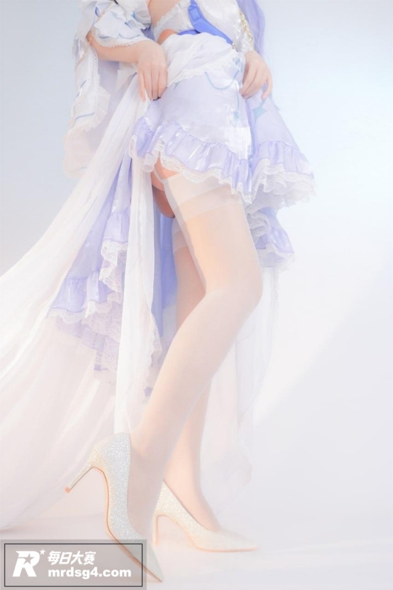 推特极品尤物 铃木美相关图片5