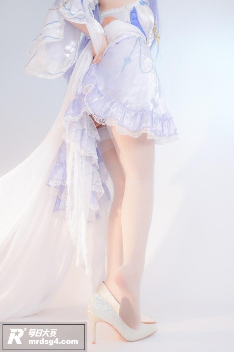 推特极品尤物 铃木美相关图片6