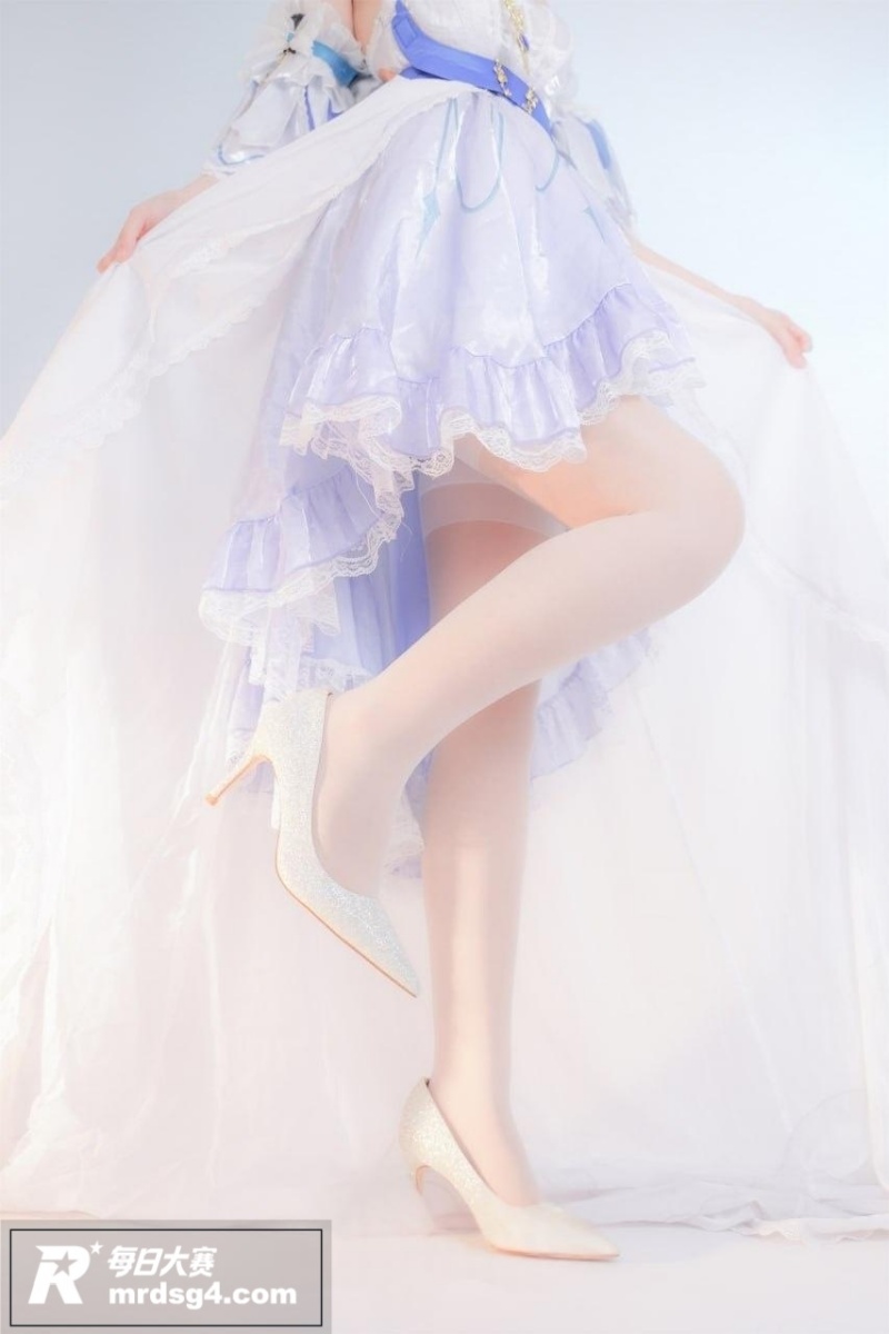 推特极品尤物 铃木美相关图片8