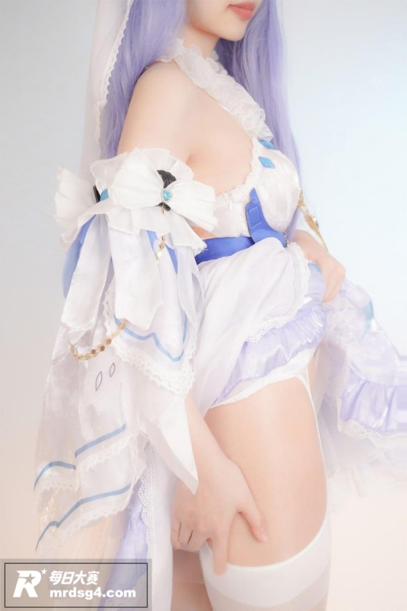 推特极品尤物 铃木美相关图片11