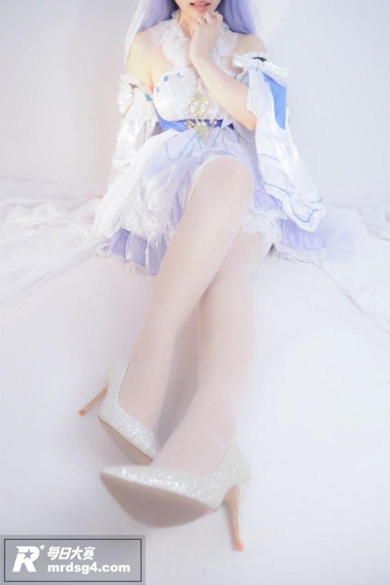 推特极品尤物 铃木美相关图片12