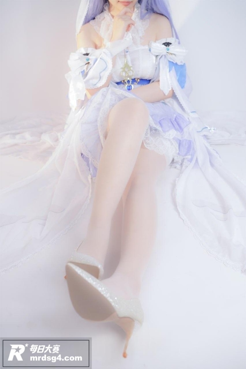 推特极品尤物 铃木美相关图片13