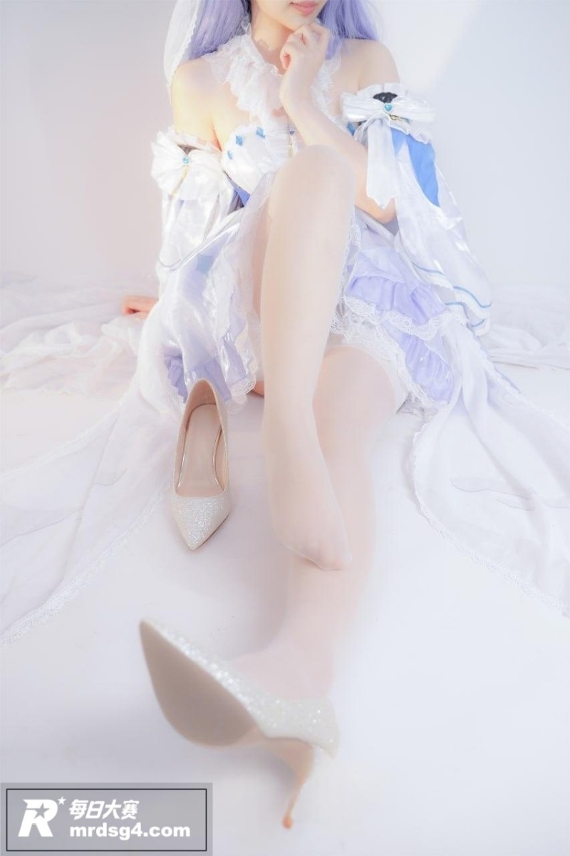 推特极品尤物 铃木美相关图片14