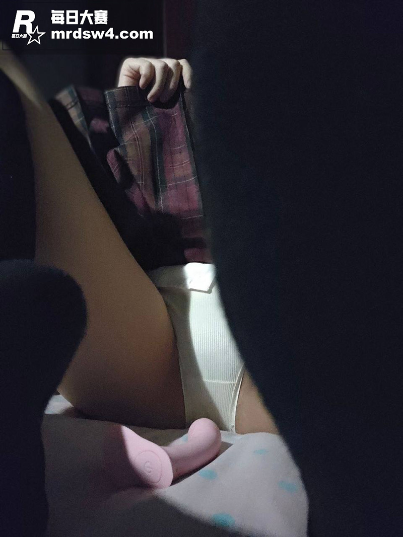 清纯稚嫩高中生小萝莉相关图片7