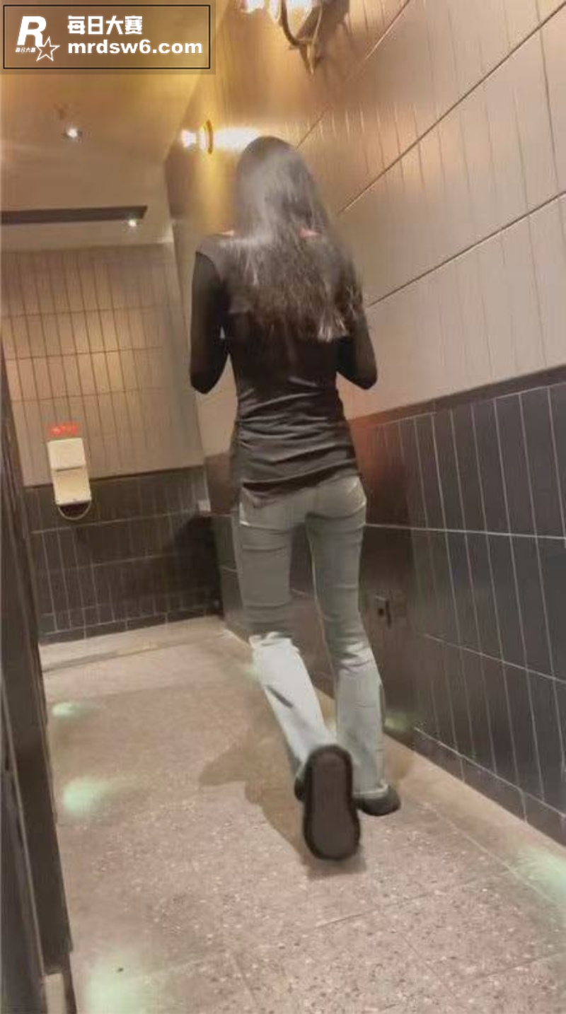 偷拍狂魔火锅店女厕抄相关图片2