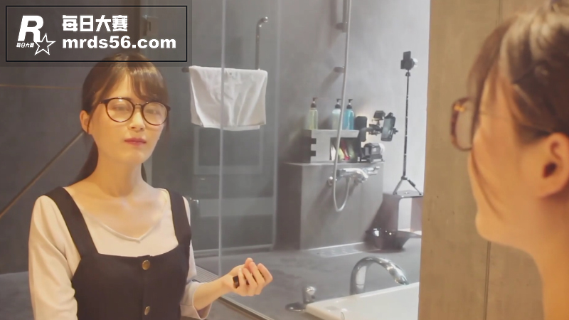 超清纯眼镜反差少女 相关图片1