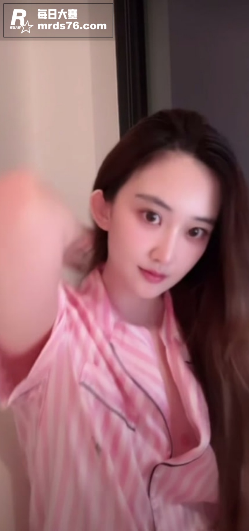 抖音快手网红闪现走光相关图片3