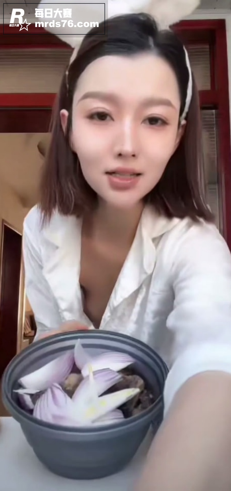 抖音快手网红闪现走光相关图片4