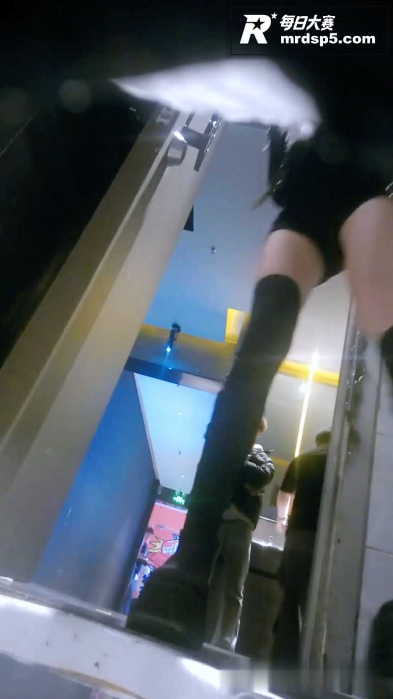 最新流出夜总会女厕高相关图片8