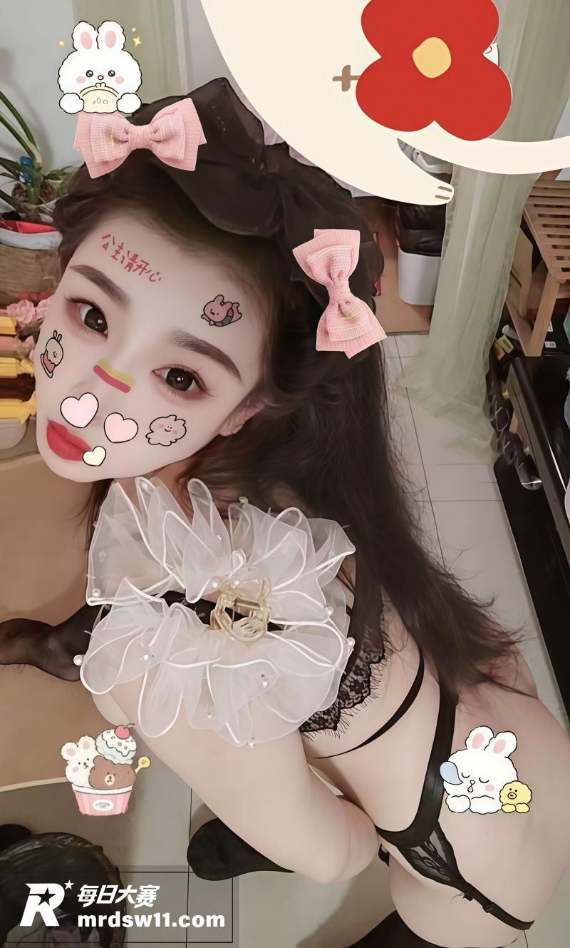 广东高颜值反差四眼妹相关图片2