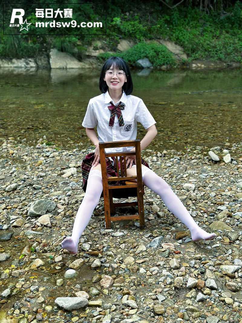 清纯反差学生眼镜妹 相关图片4
