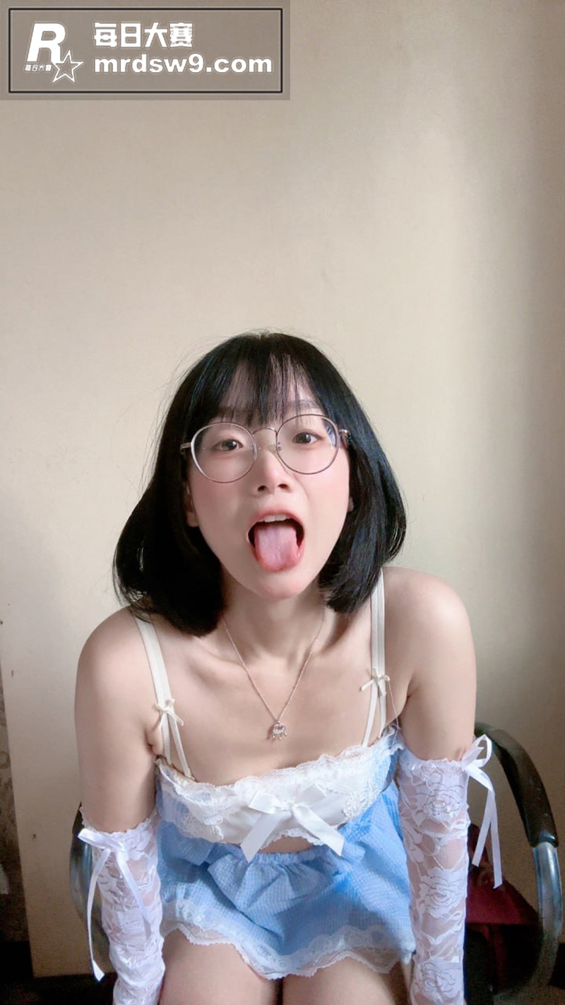 清纯反差学生眼镜妹 相关图片8