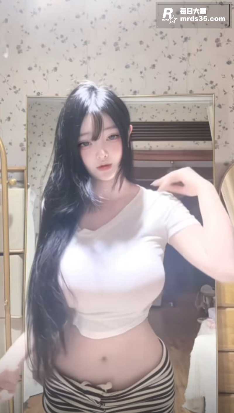 抖音百万童颜巨乳网红相关图片2