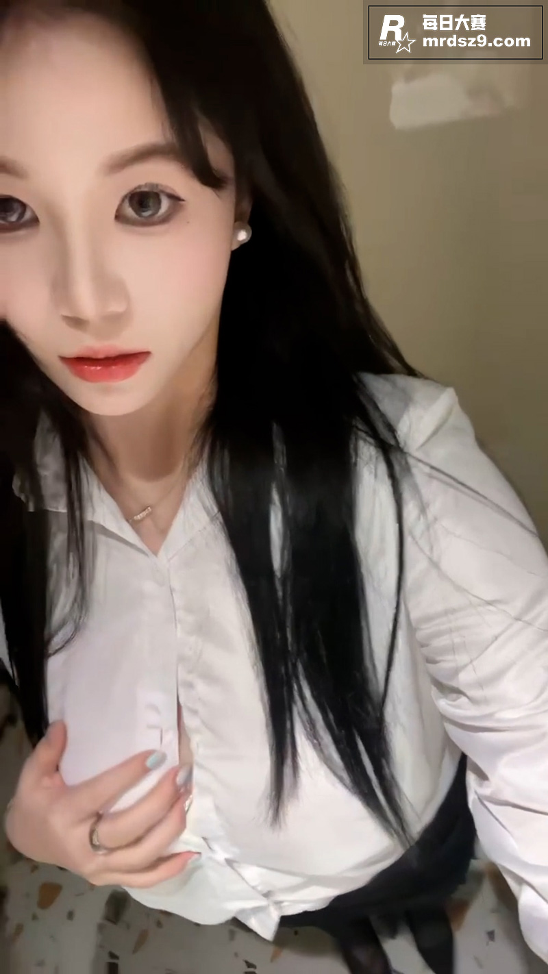 半糖G奶巨乳女神 懒相关图片1