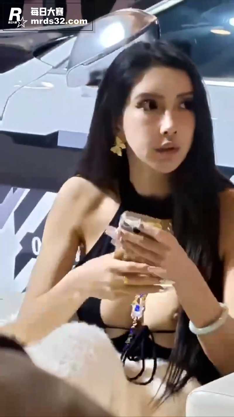 美女车模车展上未做任相关图片2