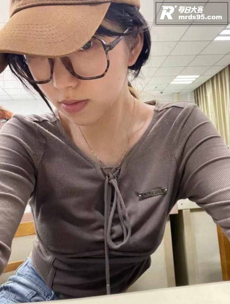 江苏扬州极品反差嫩妹相关图片12