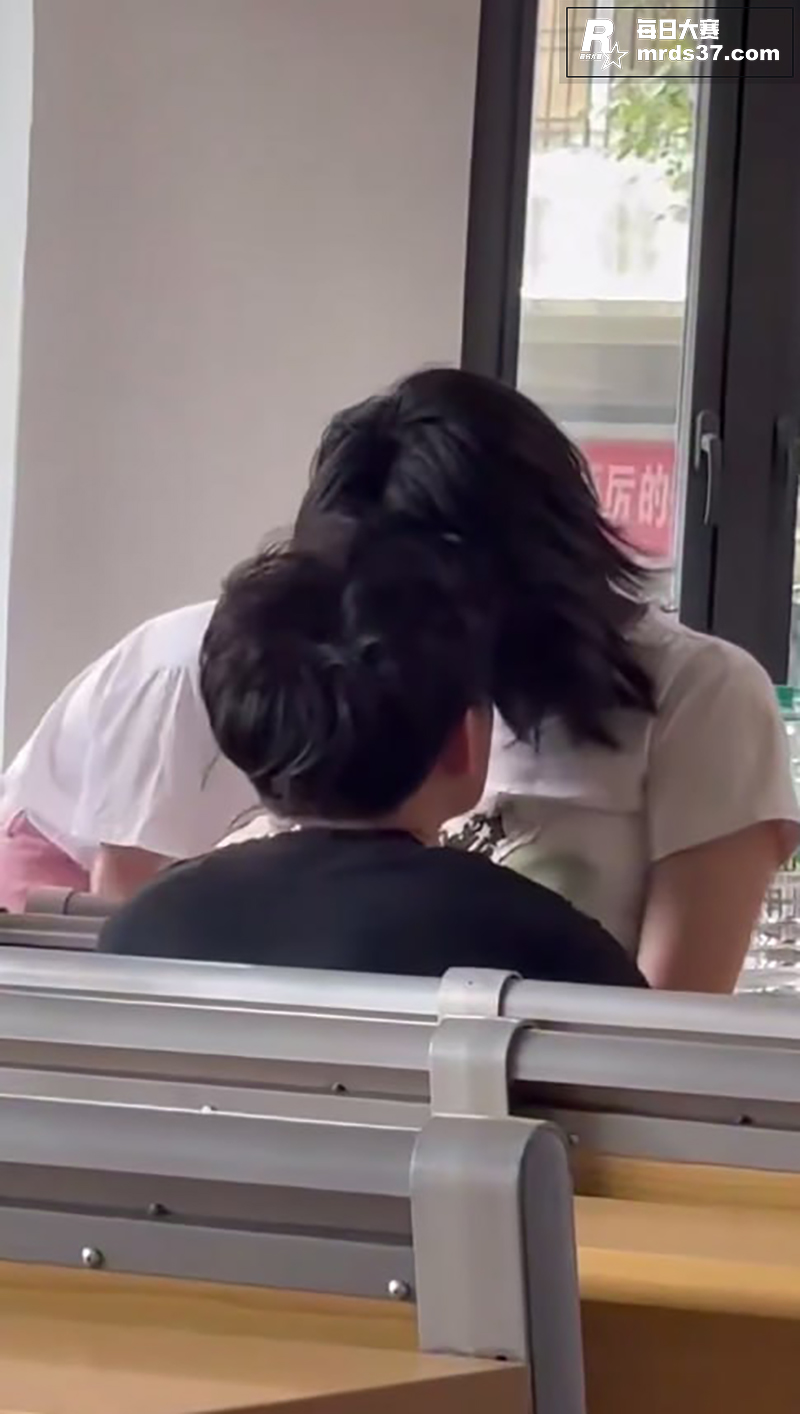 这学生胆子也太大了吧相关图片3