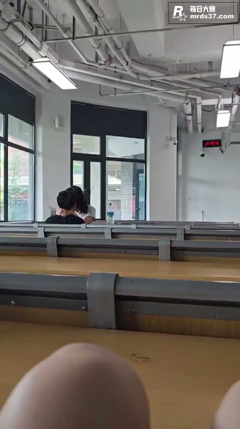 这学生胆子也太大了吧相关图片4