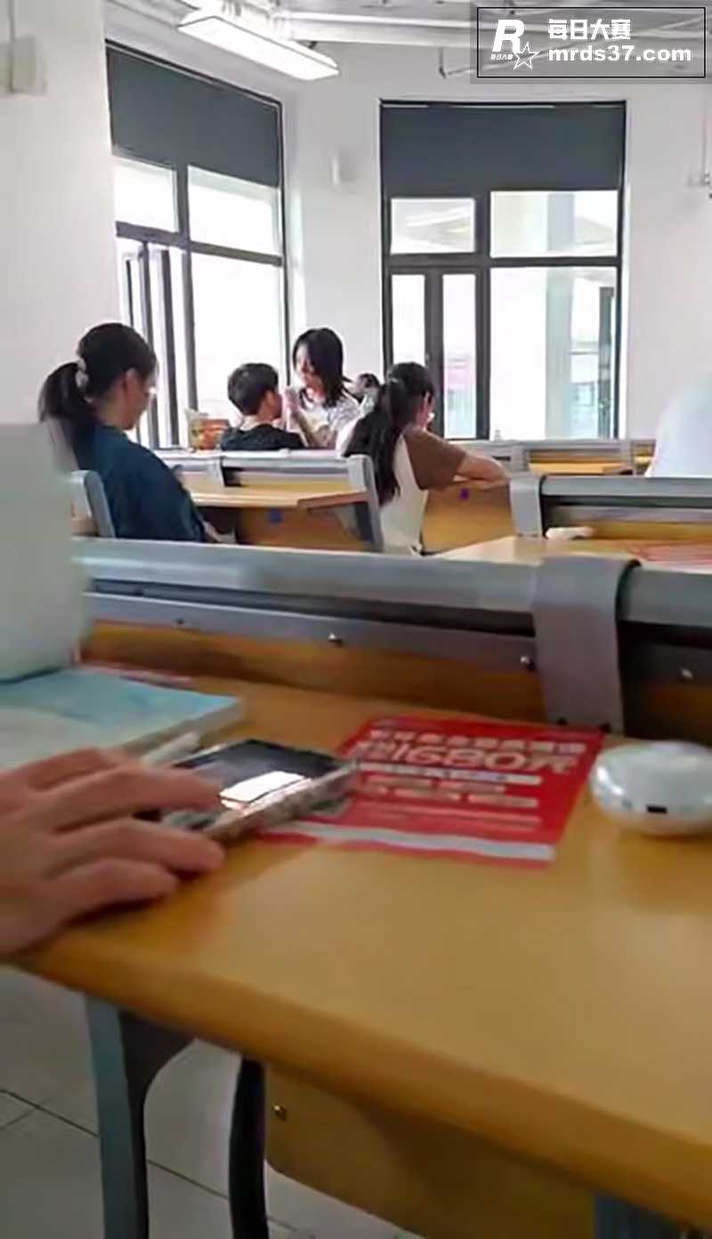 这学生胆子也太大了吧相关图片5