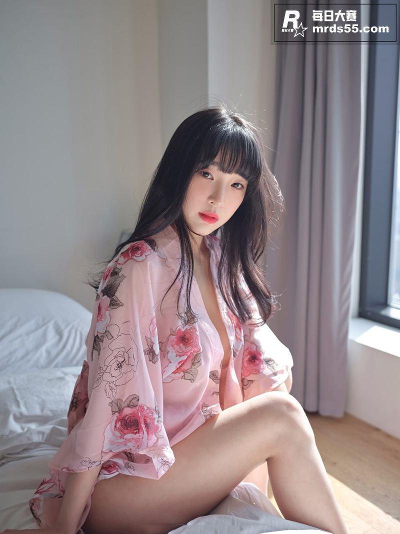 韩国高颜值巨乳福利姬相关图片1