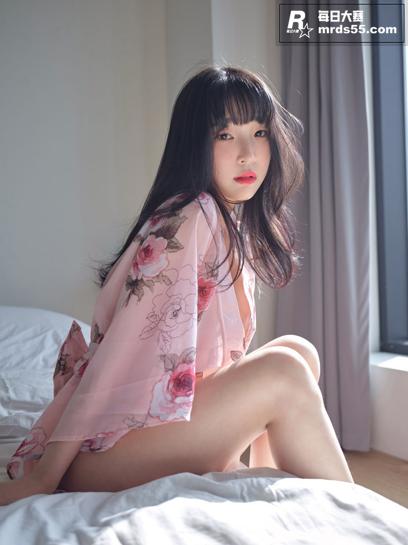 韩国高颜值巨乳福利姬相关图片2