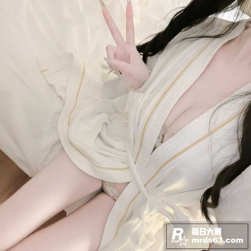 推特极品白虎萝莉 忧相关图片1
