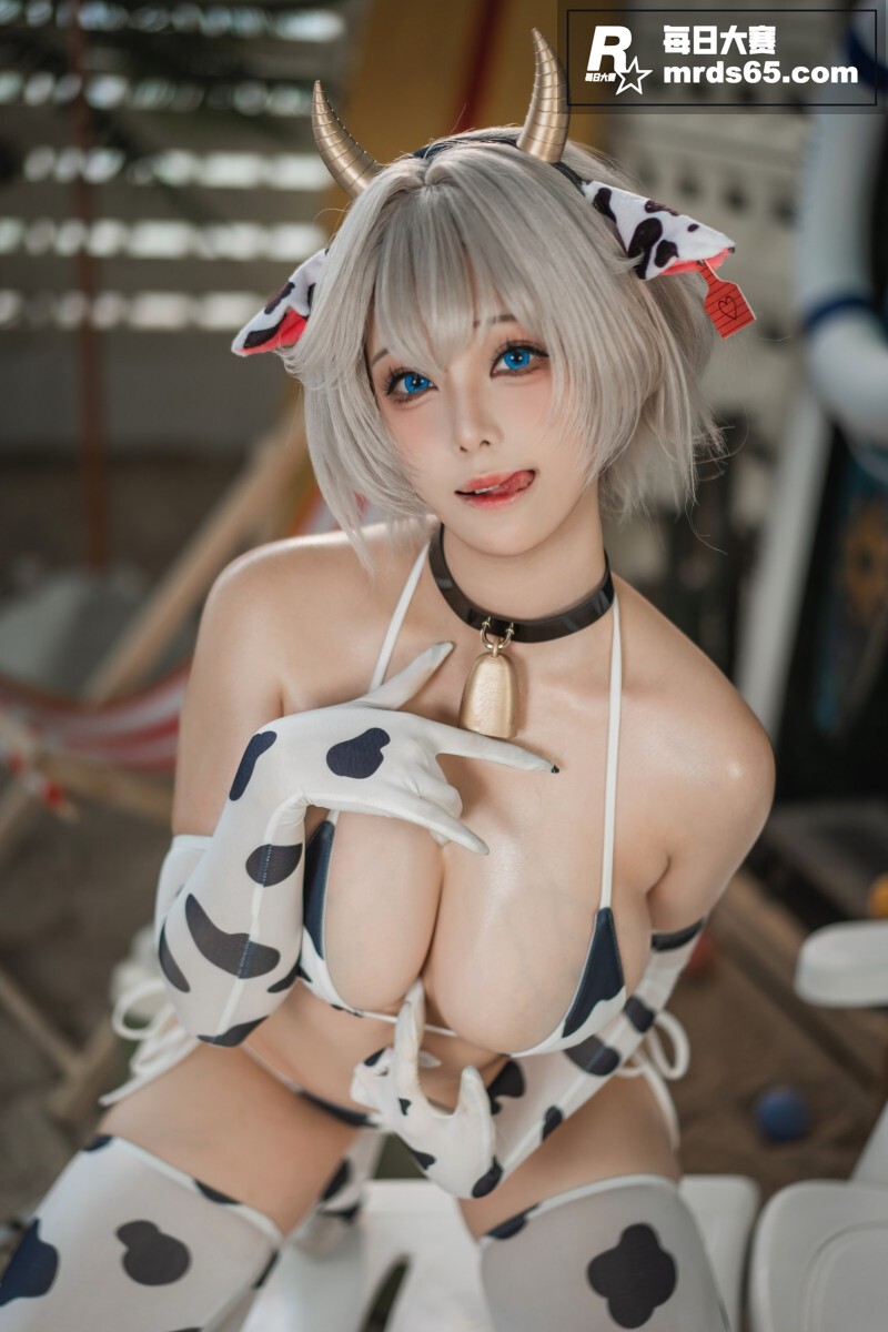 推特极品巨乳女神 蜜相关图片12