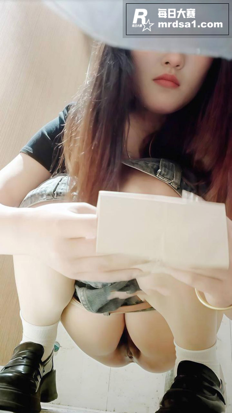 精品厕所偷拍 高颜值相关图片6