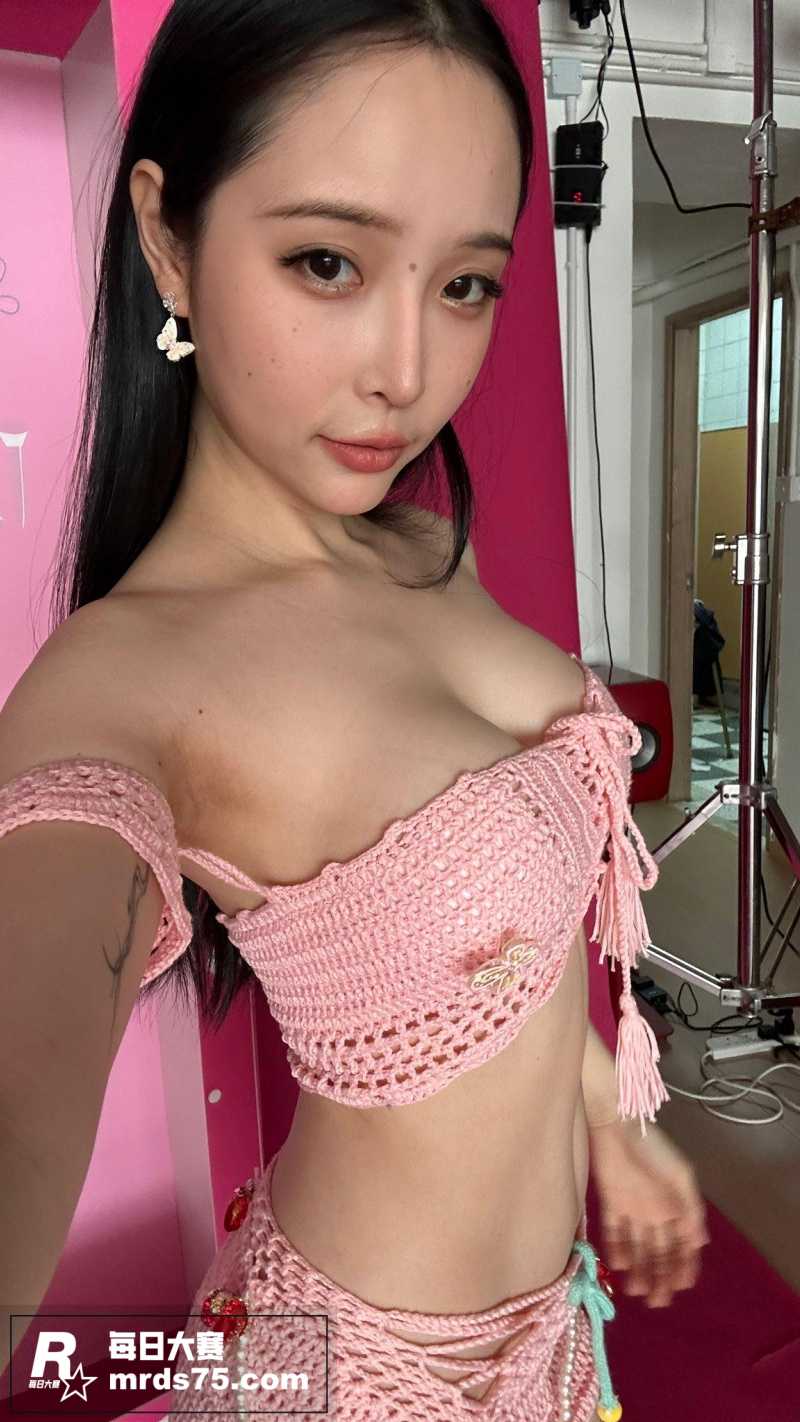 Fansly性感女明相关图片5