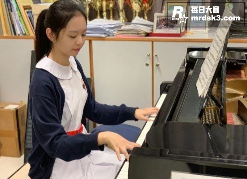 香港呆萌学生妹 陈佳相关图片14