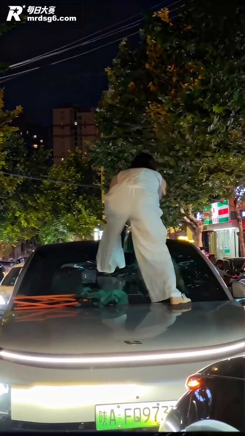 陕西洛南街头 抓小三相关图片1