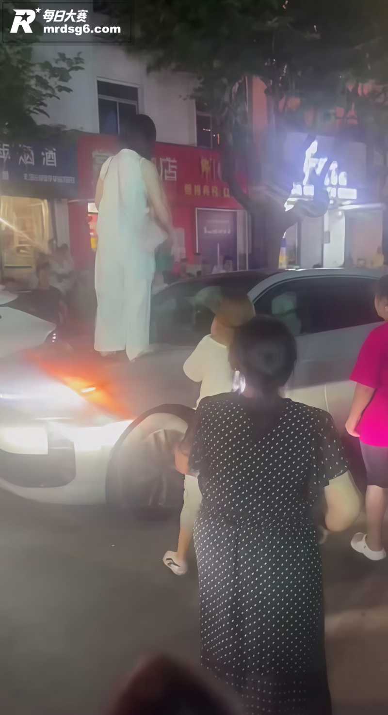 陕西洛南街头 抓小三相关图片4