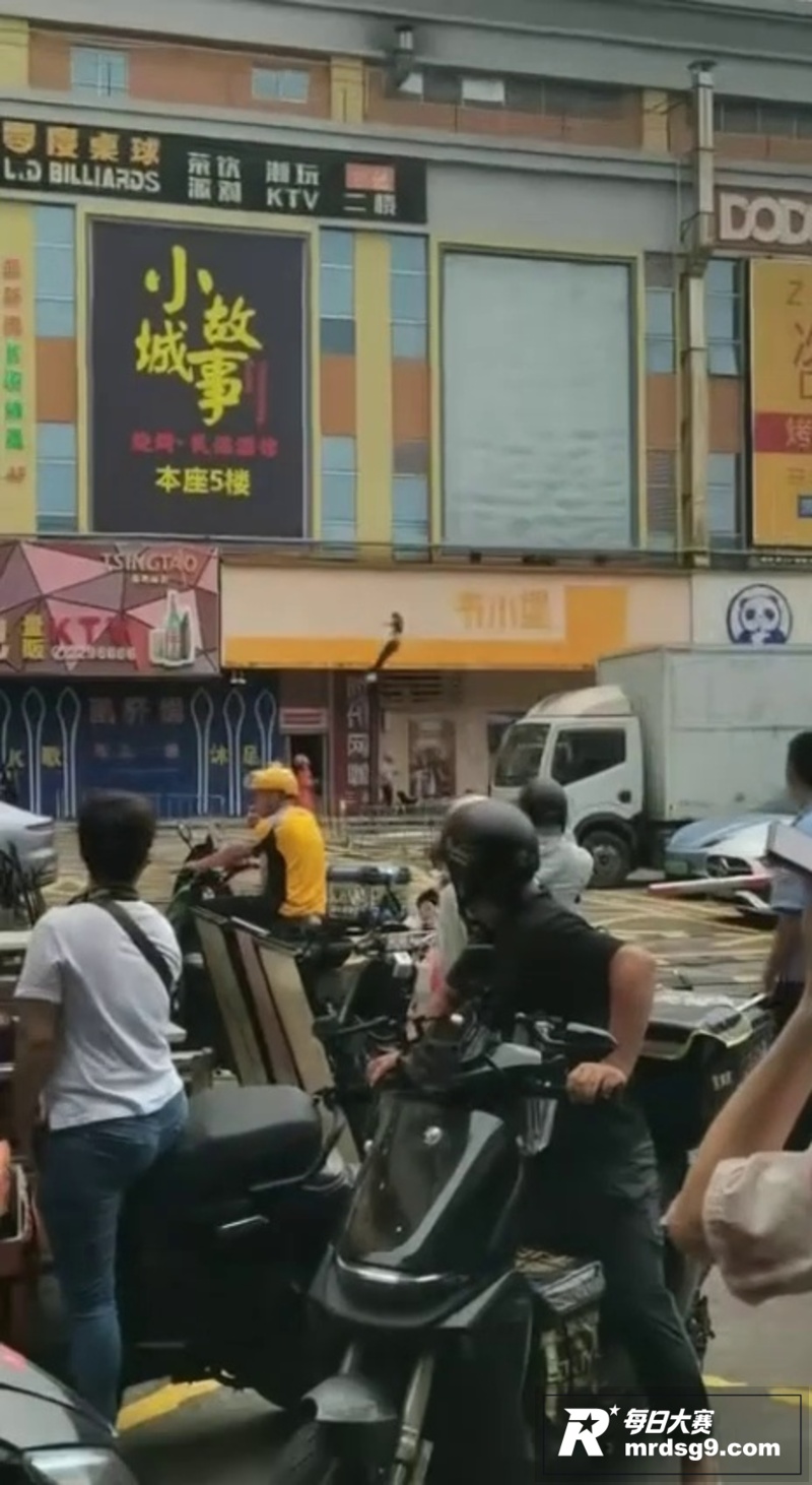 江门益华广场！小伙骑相关图片6