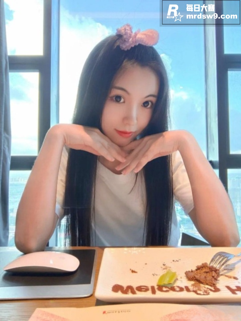 推特高颜值网红 兔牙相关图片1