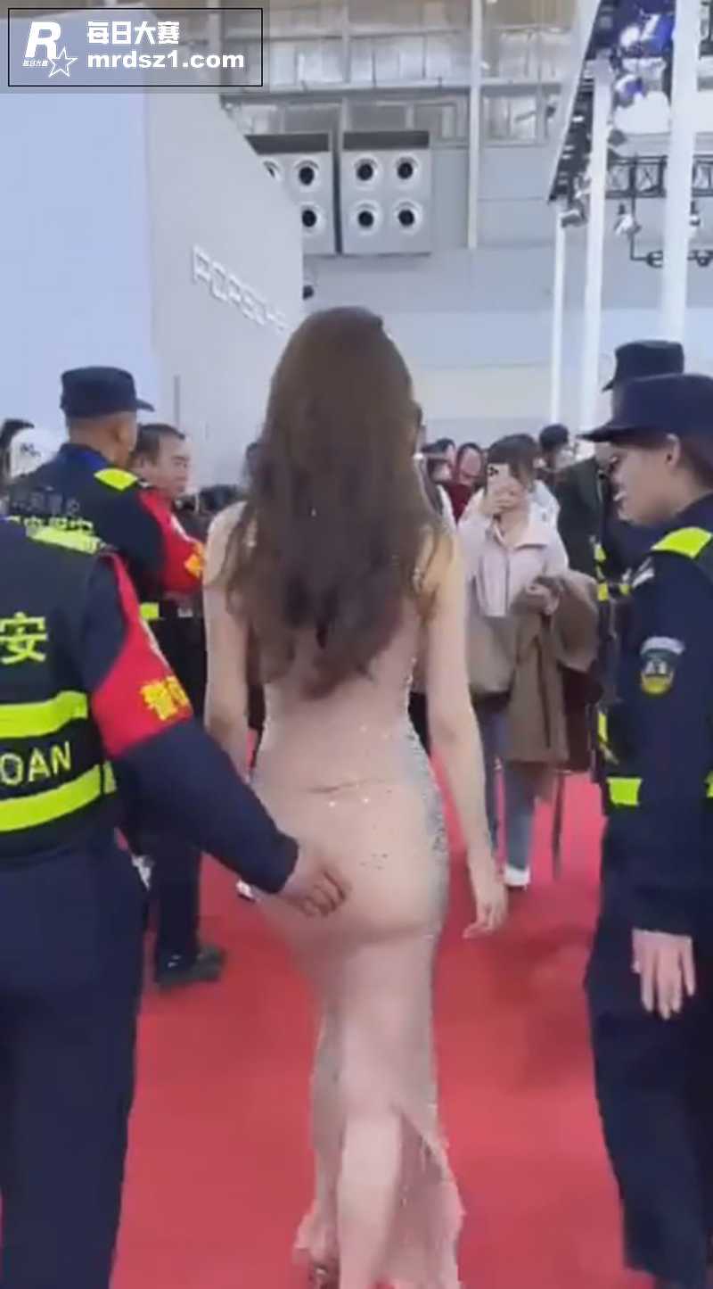 抖音翘臀网红 小乌苏相关图片5