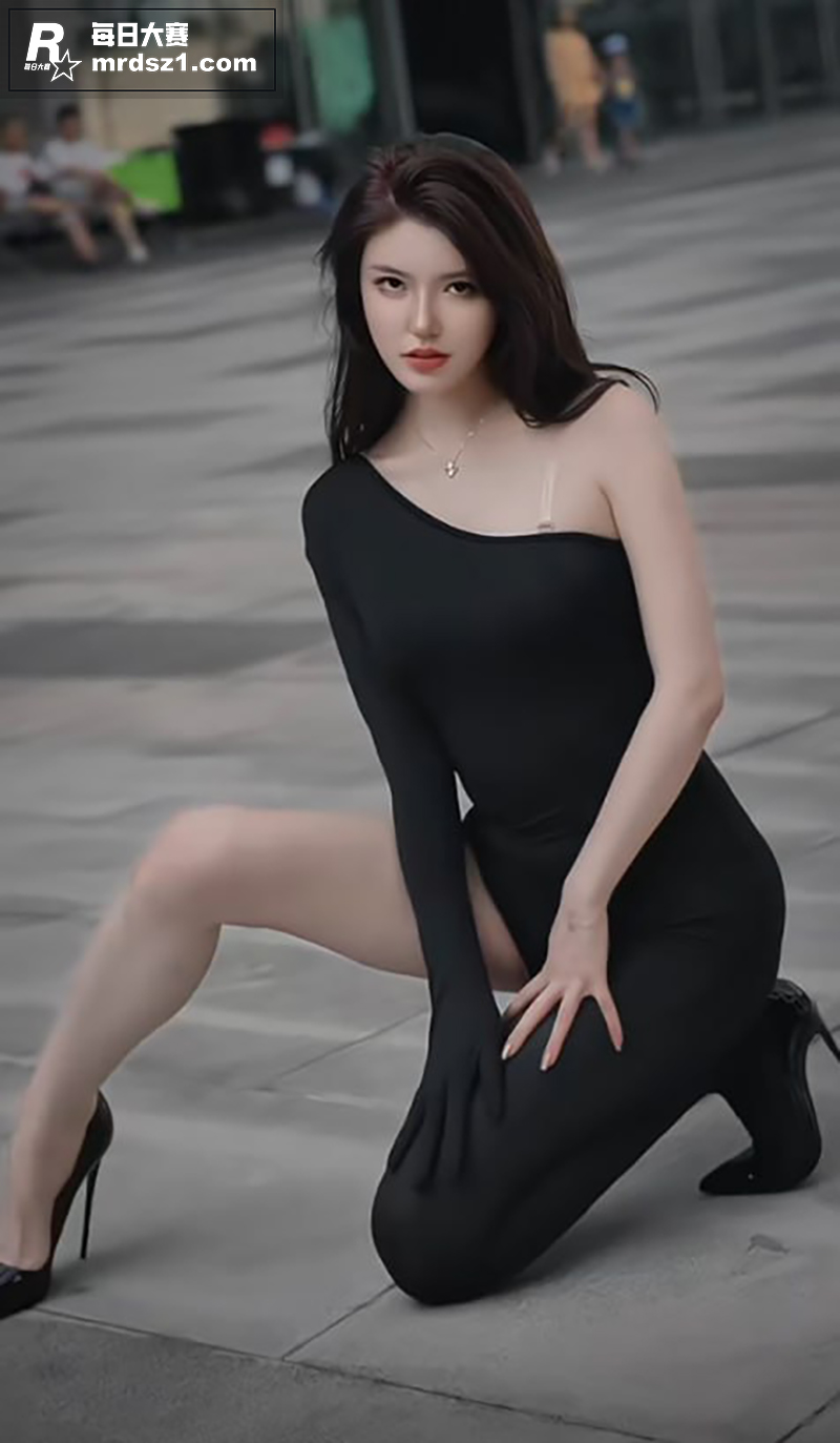 抖音翘臀网红 小乌苏相关图片9