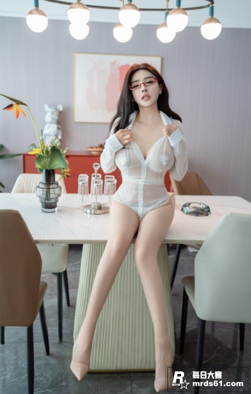 秀人网巨乳女神 潘娇相关图片9