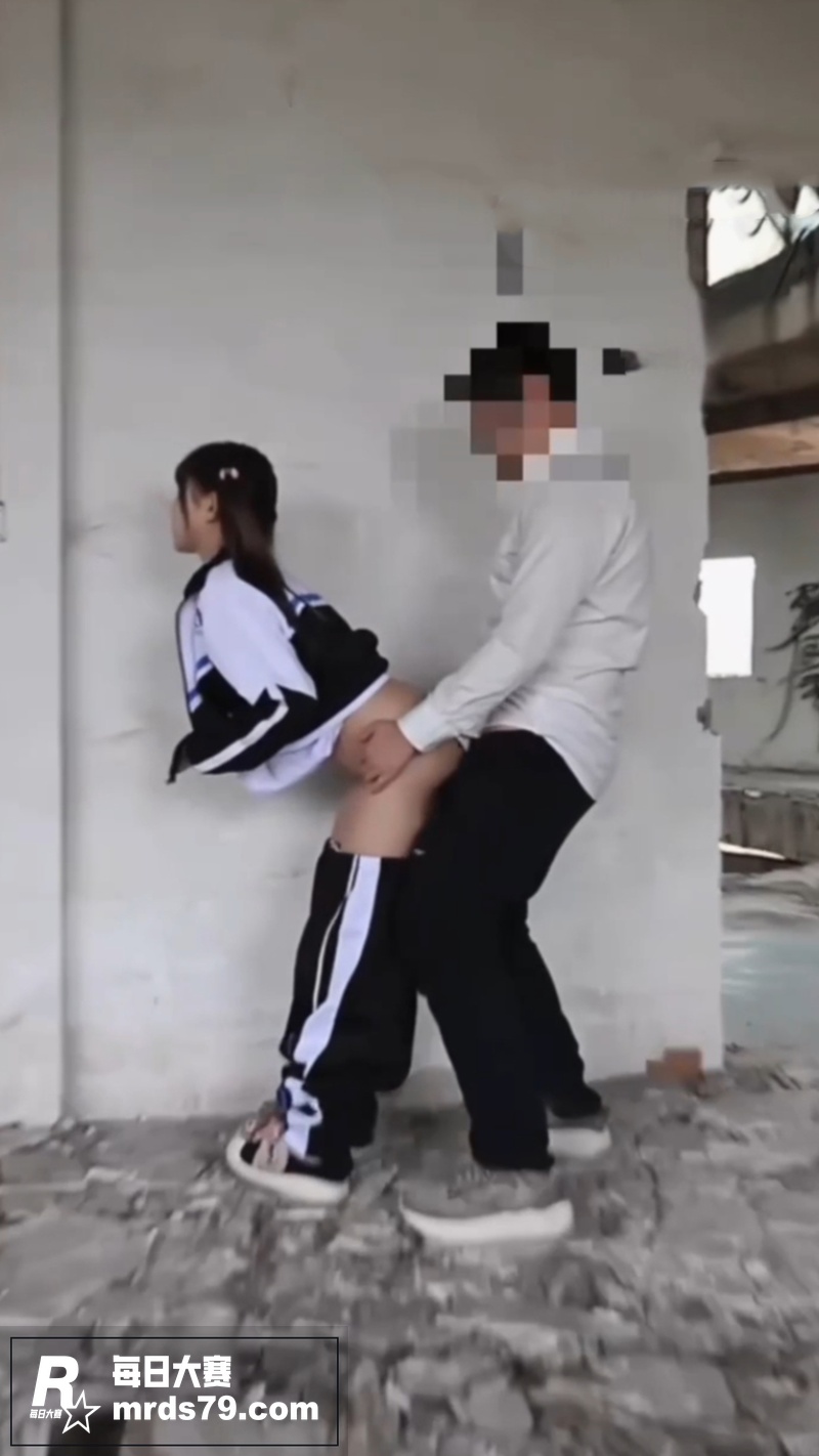 推特极品网黄双马尾萝相关图片3