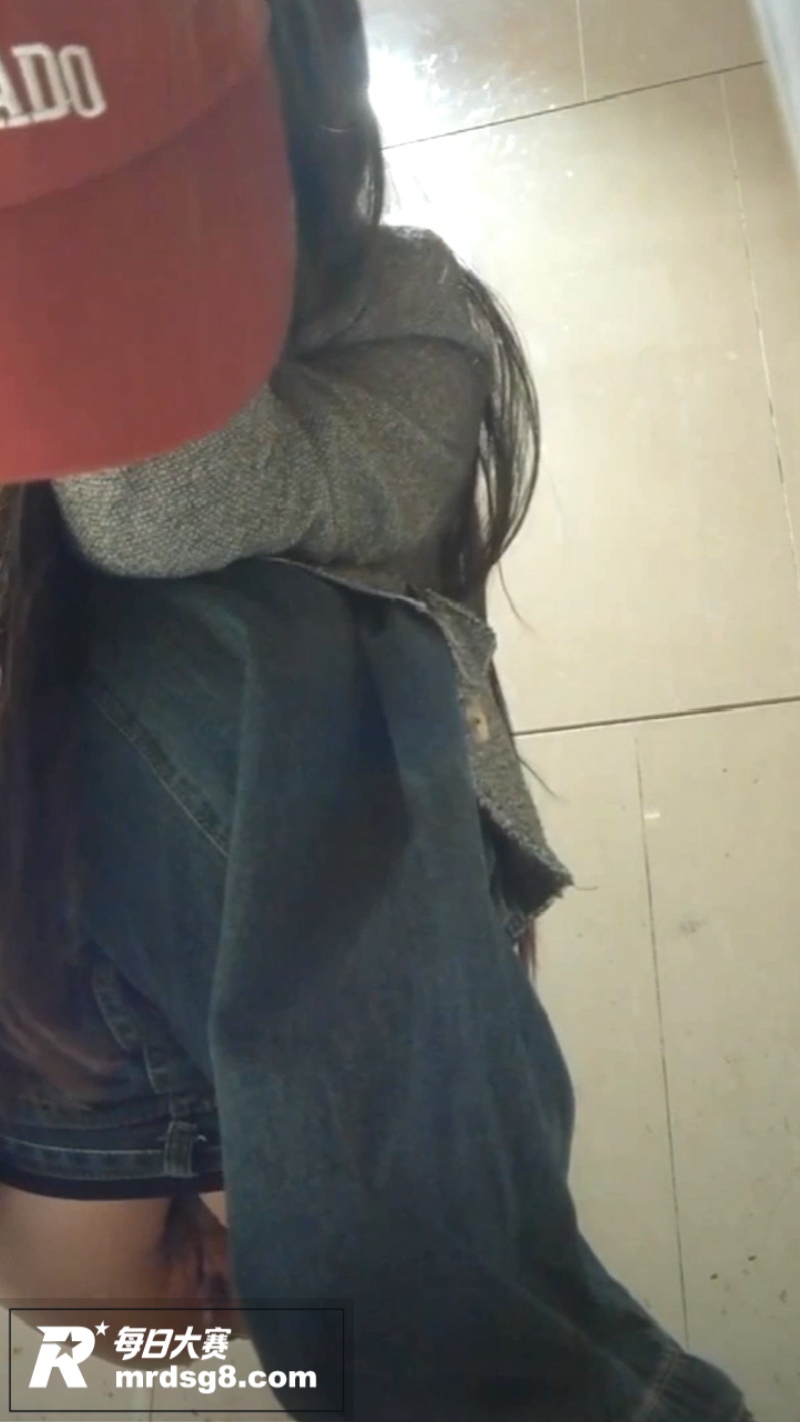 精品厕拍系列 商场女相关图片7