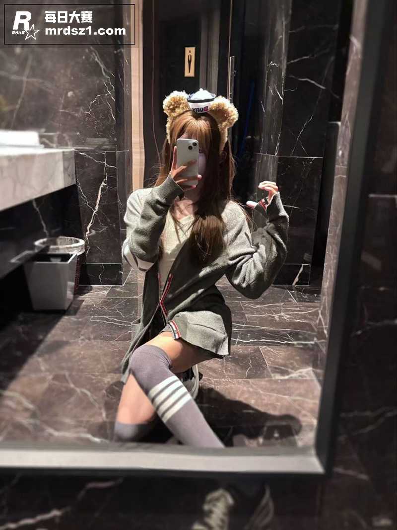 推特高颜值嫩妹 ay相关图片1