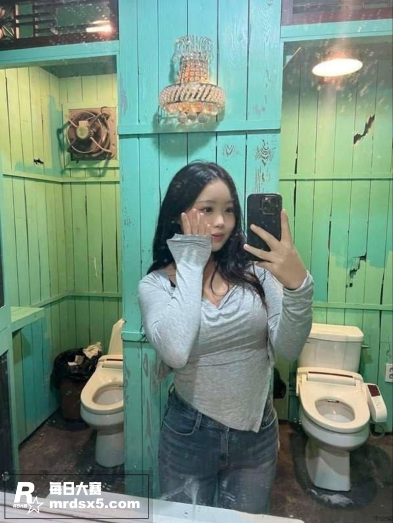 韩国童颜巨乳萝莉 李相关图片3