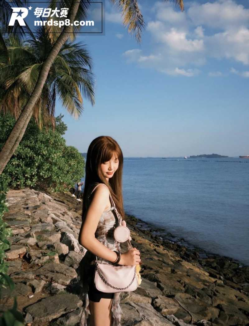02年清纯可爱风嫩妹相关图片2