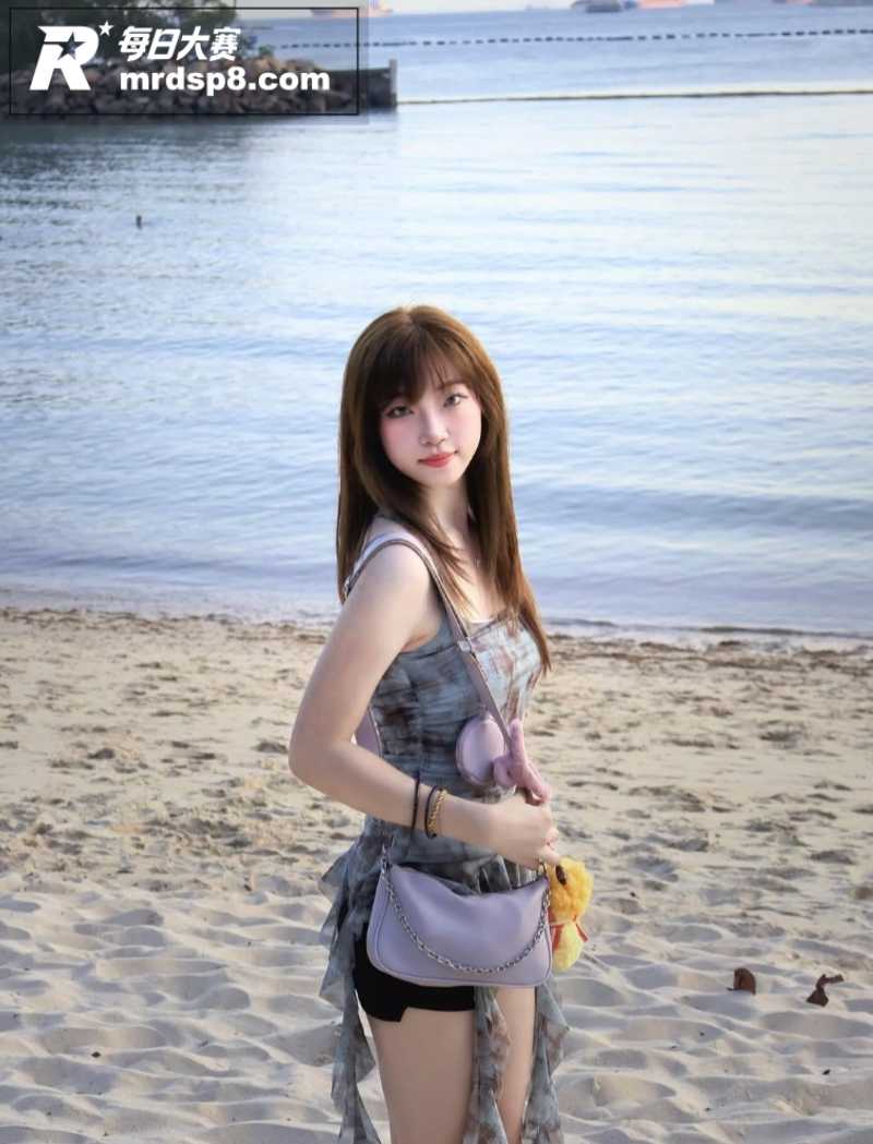 02年清纯可爱风嫩妹相关图片3