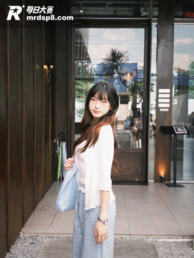 02年清纯可爱风嫩妹相关图片6